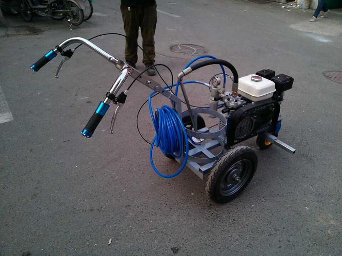 國產道路標線機產品圖鑒 從手推到車載，一篇看懂主流機型